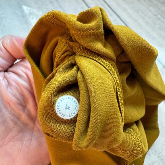 Lululemon Wunder under train high rise shorts size 4 - Picture 4 of 4